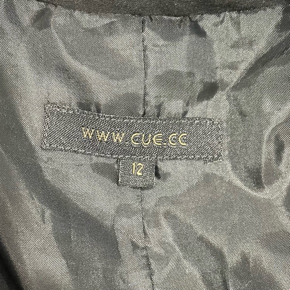 Cue City Button Basic Blazer - Picture 7 of 8